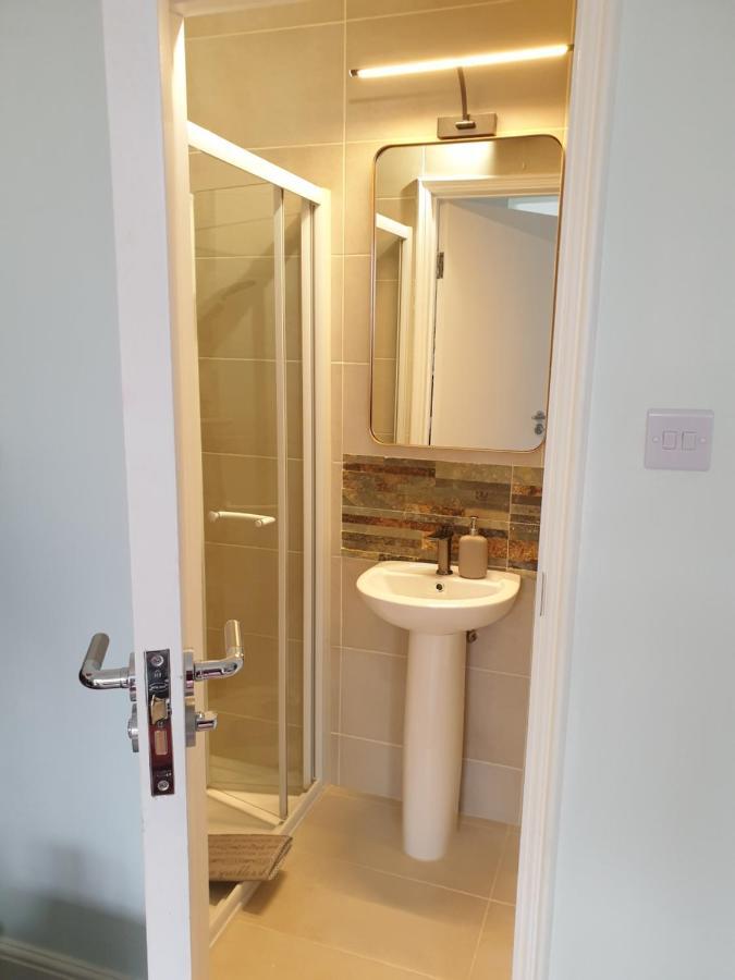 Beautiful Double En-Suite Room, Separate Entrance, Ilford, Central Line Gants Hill, Free Parking Екстер'єр фото