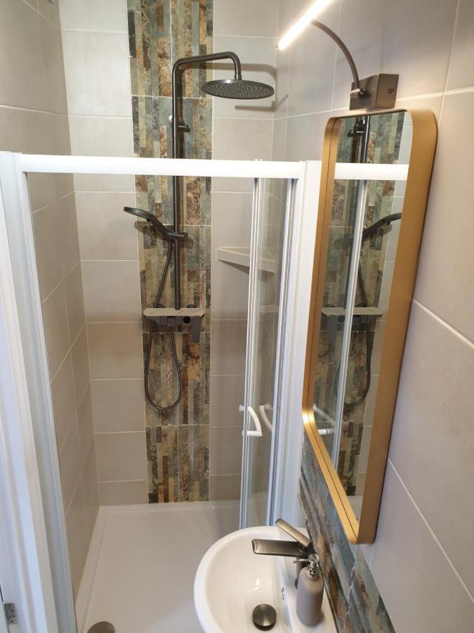 Beautiful Double En-Suite Room, Separate Entrance, Ilford, Central Line Gants Hill, Free Parking Екстер'єр фото