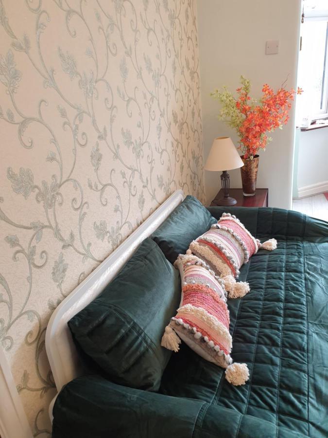 Beautiful Double En-Suite Room, Separate Entrance, Ilford, Central Line Gants Hill, Free Parking Екстер'єр фото