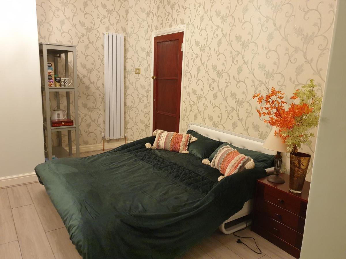 Beautiful Double En-Suite Room, Separate Entrance, Ilford, Central Line Gants Hill, Free Parking Екстер'єр фото