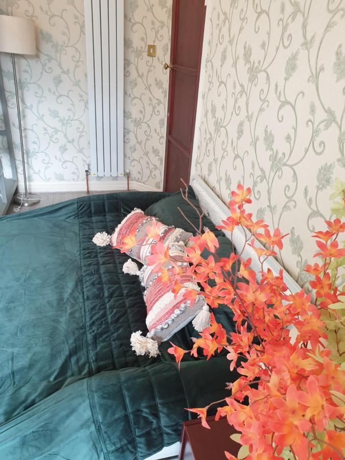 Beautiful Double En-Suite Room, Separate Entrance, Ilford, Central Line Gants Hill, Free Parking Екстер'єр фото