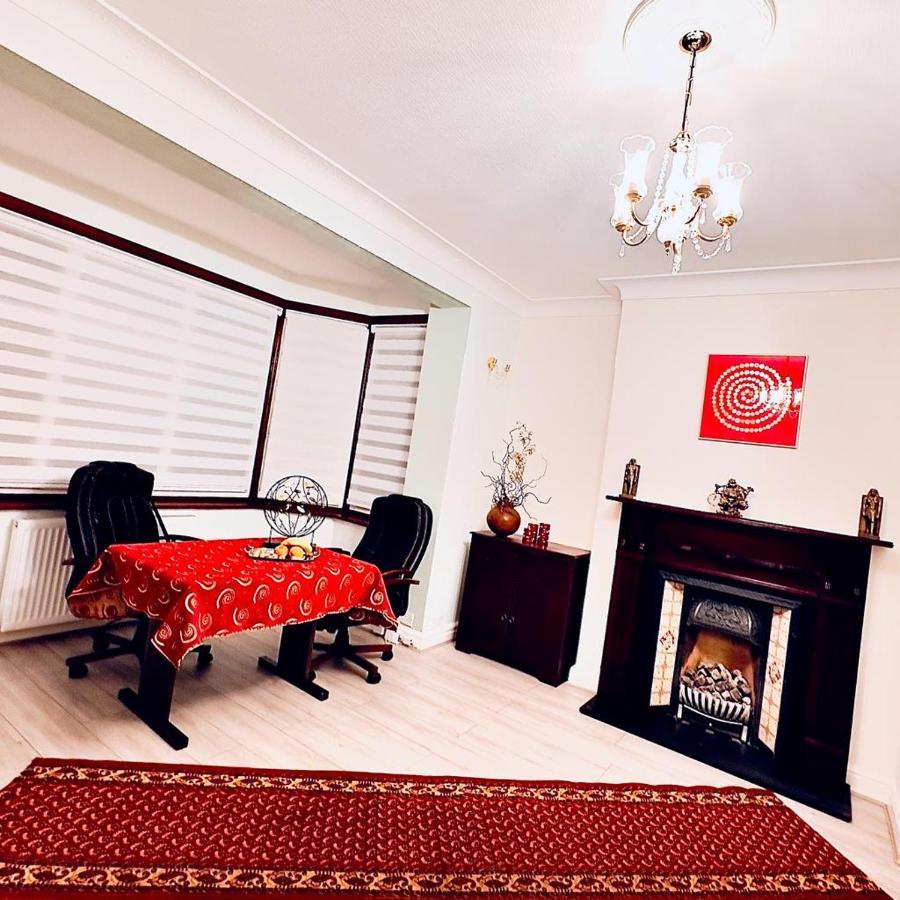 Beautiful Double En-Suite Room, Separate Entrance, Ilford, Central Line Gants Hill, Free Parking Екстер'єр фото
