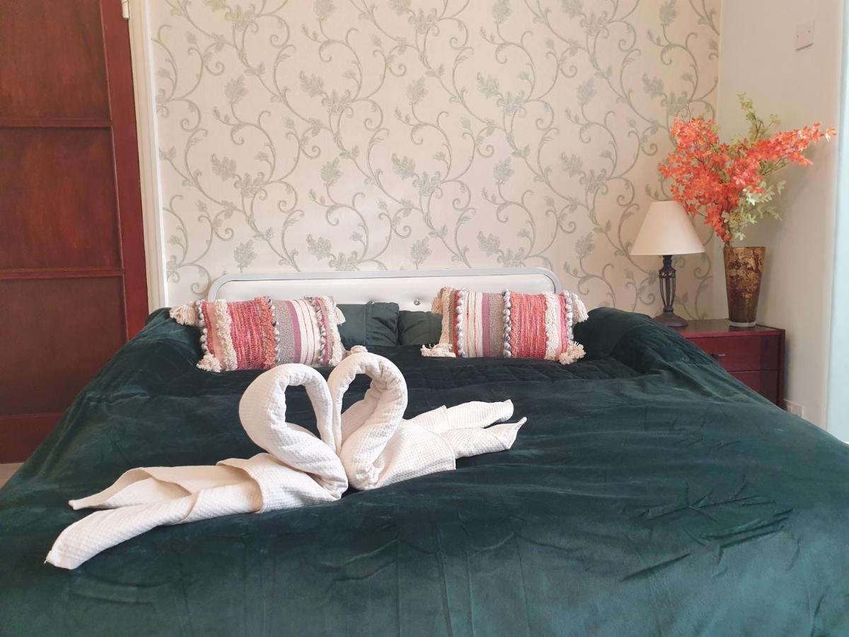 Beautiful Double En-Suite Room, Separate Entrance, Ilford, Central Line Gants Hill, Free Parking Екстер'єр фото