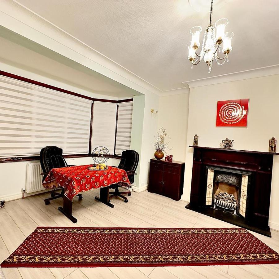 Beautiful Double En-Suite Room, Separate Entrance, Ilford, Central Line Gants Hill, Free Parking Екстер'єр фото