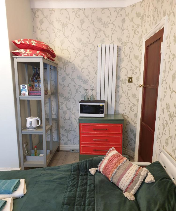 Beautiful Double En-Suite Room, Separate Entrance, Ilford, Central Line Gants Hill, Free Parking Екстер'єр фото