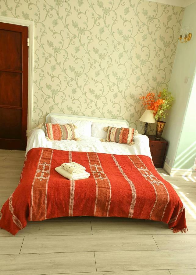 Beautiful Double En-Suite Room, Separate Entrance, Ilford, Central Line Gants Hill, Free Parking Екстер'єр фото