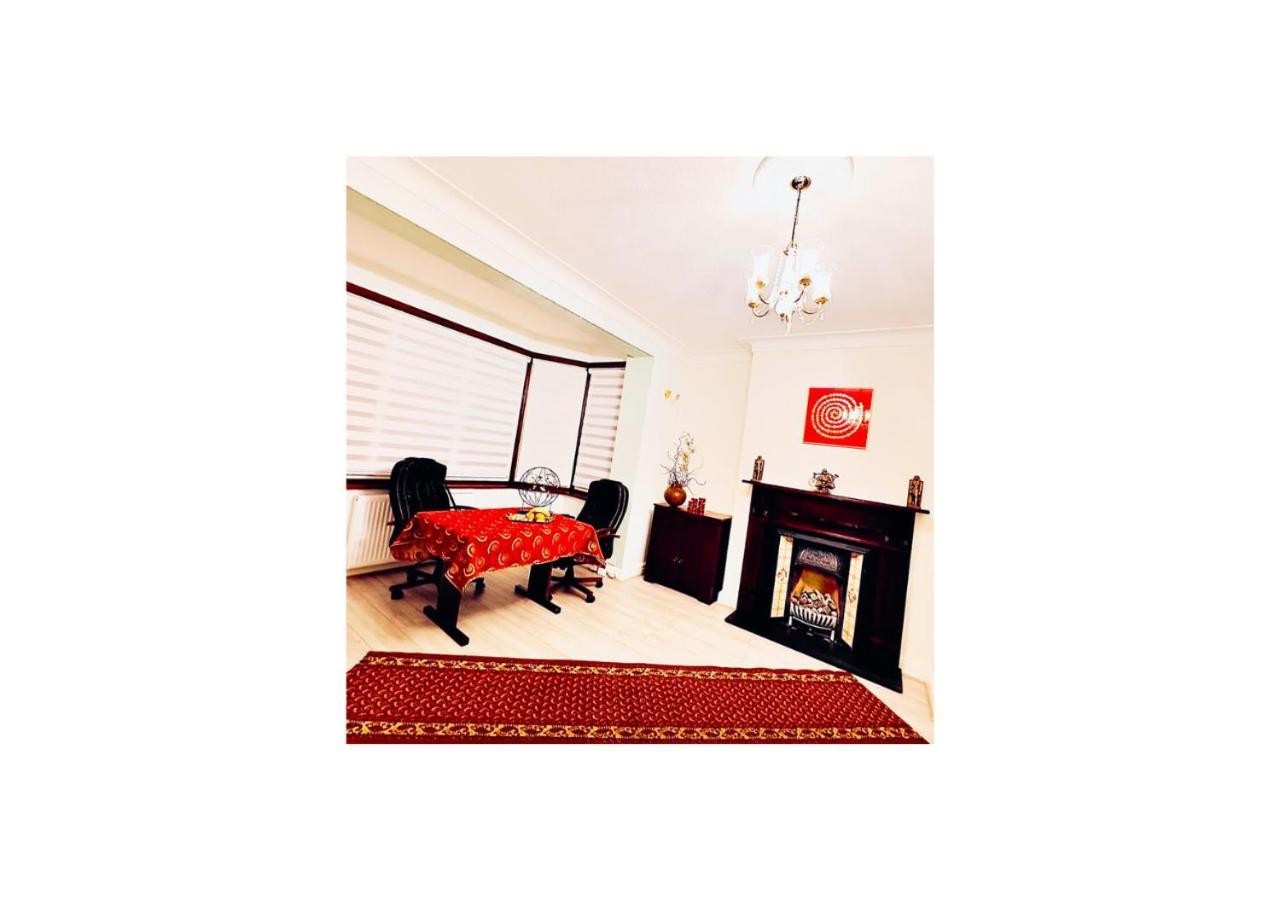 Beautiful Double En-Suite Room, Separate Entrance, Ilford, Central Line Gants Hill, Free Parking Екстер'єр фото