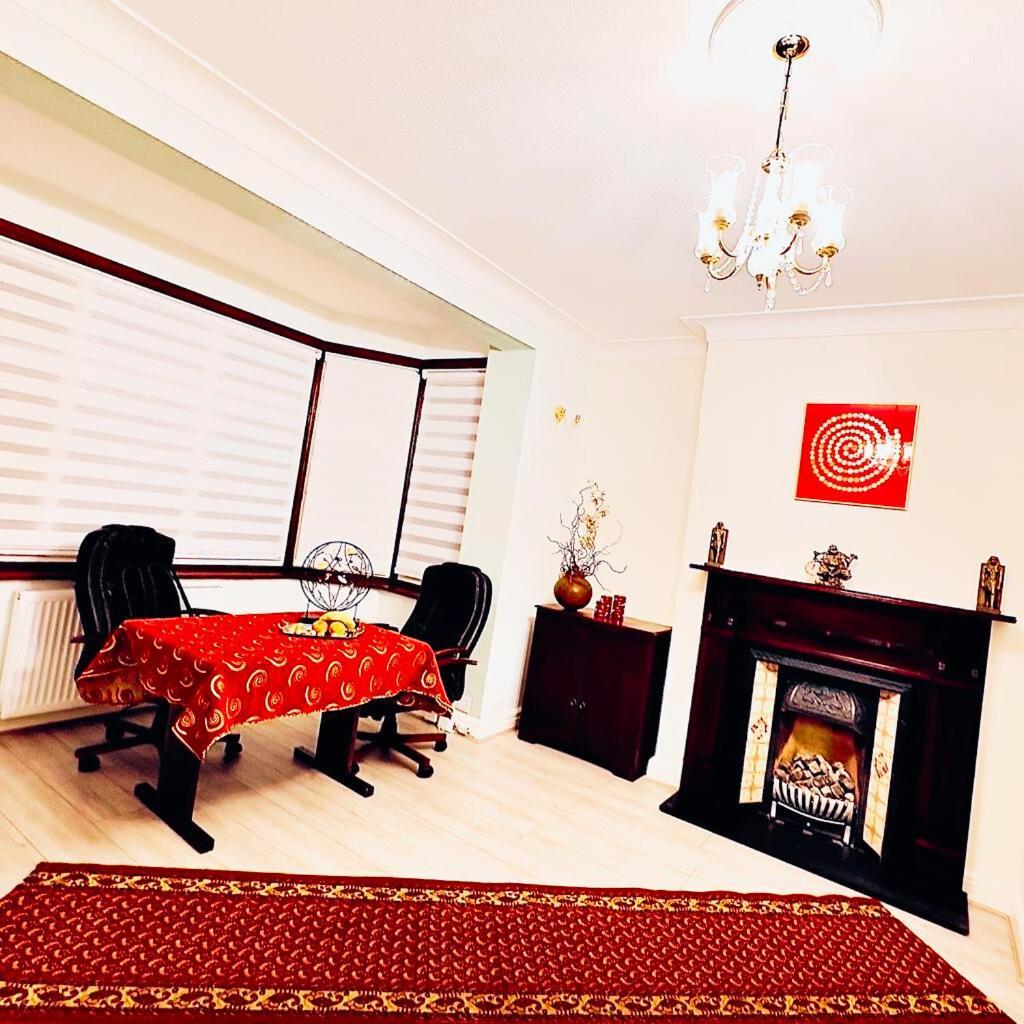 Beautiful Double En-Suite Room, Separate Entrance, Ilford, Central Line Gants Hill, Free Parking Екстер'єр фото